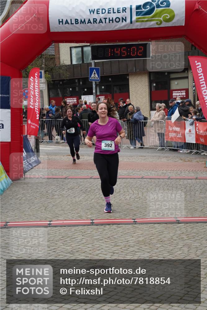 04.05.2025 - 8. Wedeler Halbmarathon Felixshl http://msf.ph/oto/7818854 04.05.2025 11:45:00 Ziel 392, 421, 714 meine-sportfotos.de