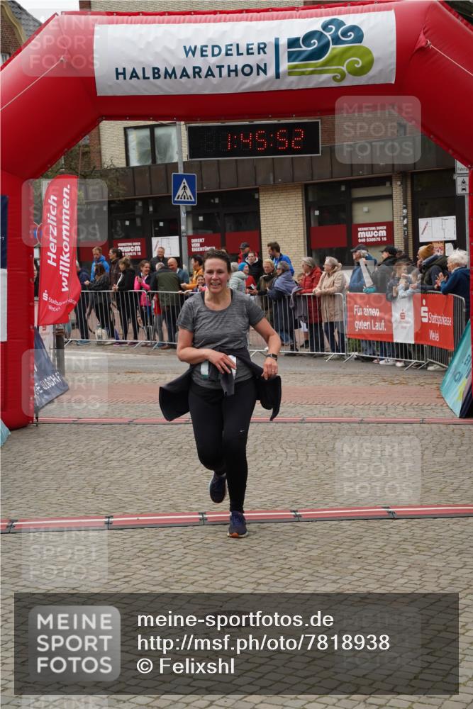 04.05.2025 - 8. Wedeler Halbmarathon Felixshl http://msf.ph/oto/7818938 04.05.2025 11:45:50 Ziel 21, 292, 1179 meine-sportfotos.de