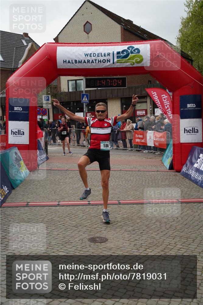 04.05.2025 - 8. Wedeler Halbmarathon Felixshl http://msf.ph/oto/7819031 04.05.2025 11:47:02 Ziel 186, 243 meine-sportfotos.de