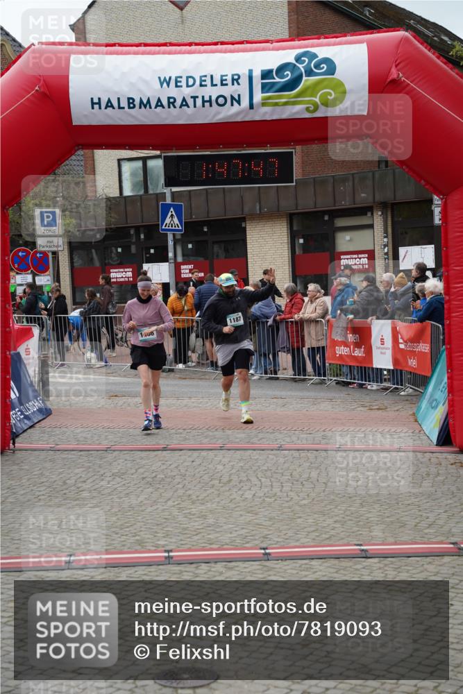 04.05.2025 - 8. Wedeler Halbmarathon Felixshl http://msf.ph/oto/7819093 04.05.2025 11:47:45 Ziel 1186, 1187 meine-sportfotos.de