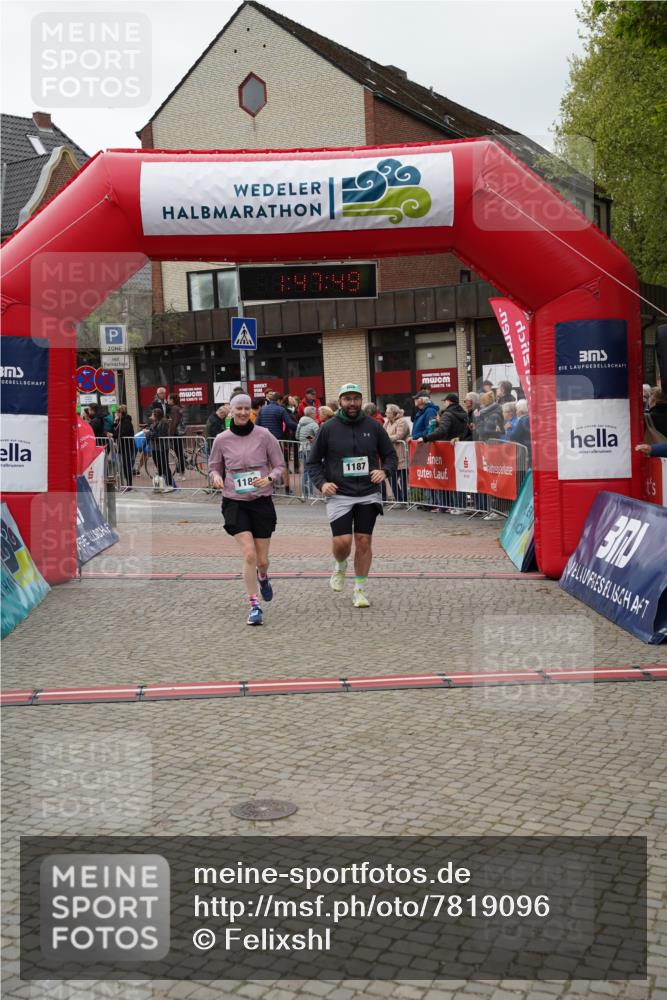 04.05.2025 - 8. Wedeler Halbmarathon Felixshl http://msf.ph/oto/7819096 04.05.2025 11:47:47 Ziel 1186, 1187 meine-sportfotos.de