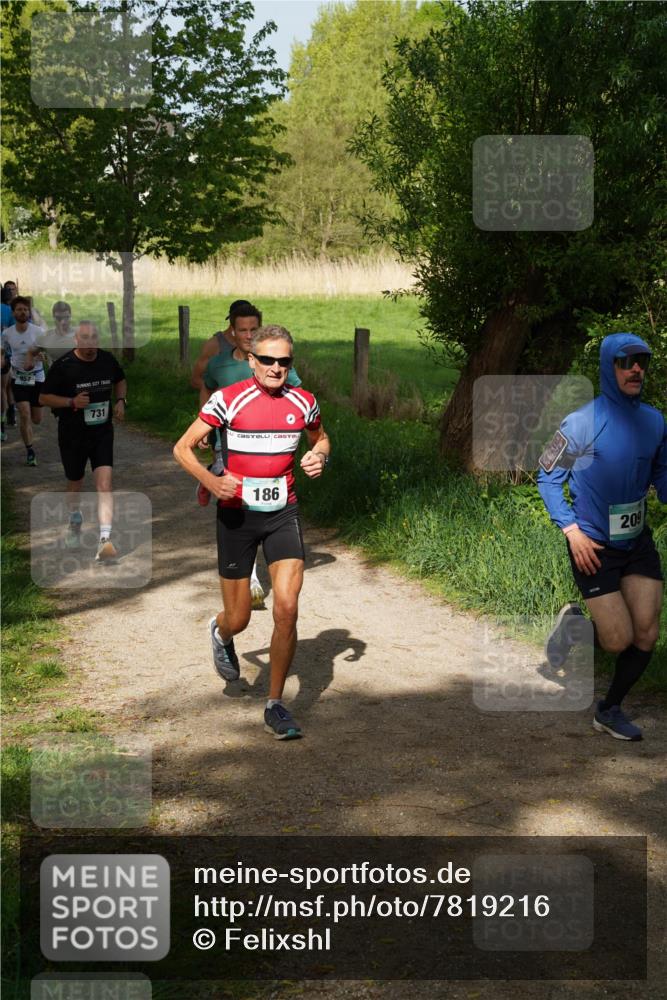 04.05.2025 - 8. Wedeler Halbmarathon Felixshl http://msf.ph/oto/7819216 04.05.2025 10:01:26 Laufen 957, 731, 186, 209 meine-sportfotos.de