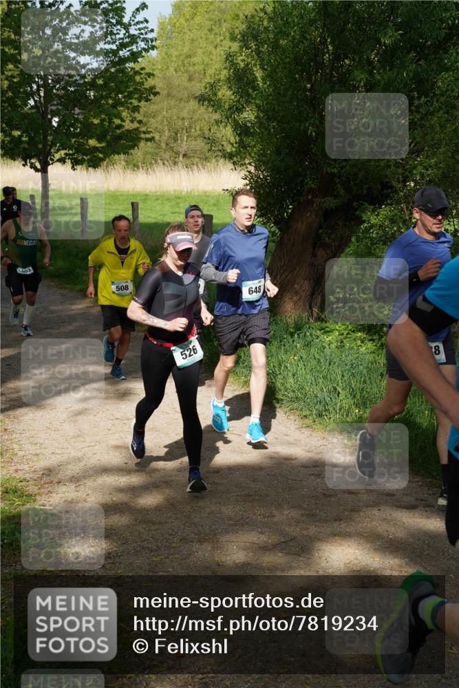 04.05.2025 - 8. Wedeler Halbmarathon Felixshl http://msf.ph/oto/7819234 04.05.2025 10:01:31 Laufen 1903, 508, 526, 648, 8 meine-sportfotos.de