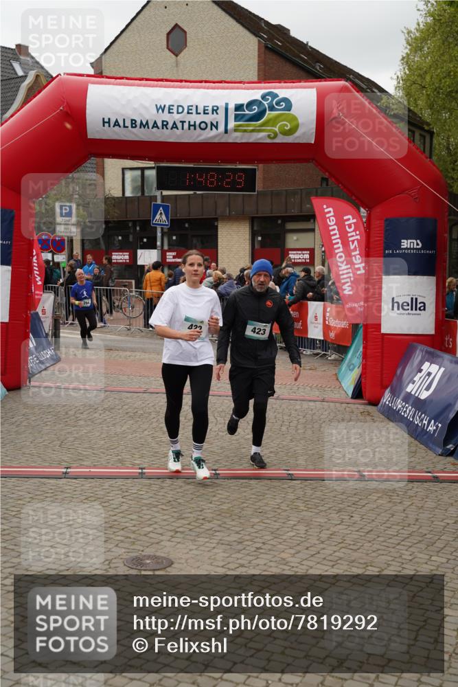 04.05.2025 - 8. Wedeler Halbmarathon Felixshl http://msf.ph/oto/7819292 04.05.2025 11:48:27 Ziel 294, 437, 629 meine-sportfotos.de