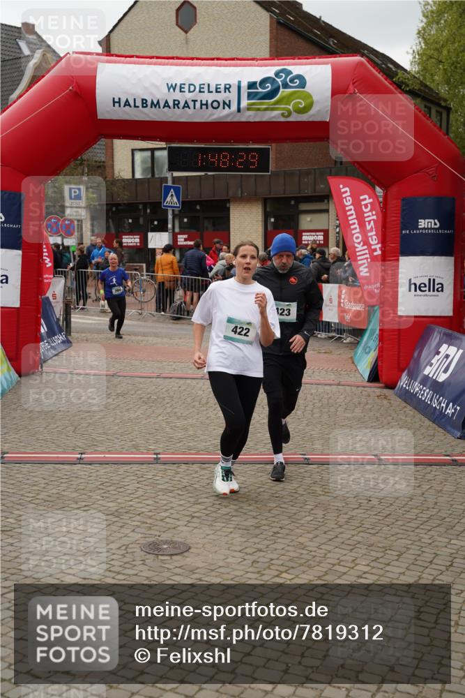 04.05.2025 - 8. Wedeler Halbmarathon Felixshl http://msf.ph/oto/7819312 04.05.2025 11:48:27 Ziel 294, 437, 629 meine-sportfotos.de