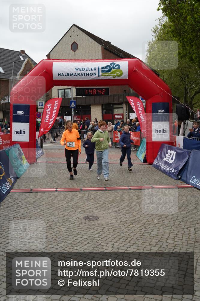 04.05.2025 - 8. Wedeler Halbmarathon Felixshl http://msf.ph/oto/7819355 04.05.2025 11:48:40 Ziel 312, 540, 668 meine-sportfotos.de