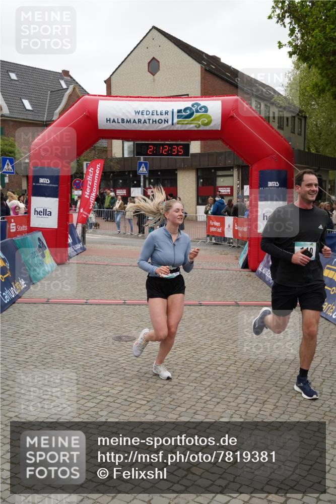 04.05.2025 - 8. Wedeler Halbmarathon Felixshl http://msf.ph/oto/7819381 04.05.2025 12:12:33 Ziel 110, 111 meine-sportfotos.de