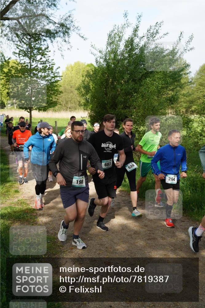 04.05.2025 - 8. Wedeler Halbmarathon Felixshl http://msf.ph/oto/7819387 04.05.2025 10:01:56 Laufen 80, 198, 683, 539, 264 meine-sportfotos.de