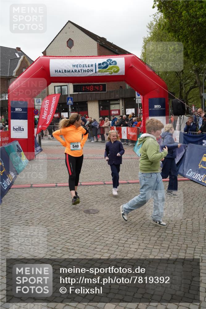 04.05.2025 - 8. Wedeler Halbmarathon Felixshl http://msf.ph/oto/7819392 04.05.2025 11:48:41 Ziel 312, 540 meine-sportfotos.de