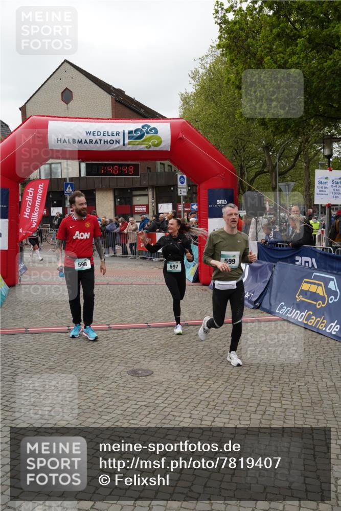 04.05.2025 - 8. Wedeler Halbmarathon Felixshl http://msf.ph/oto/7819407 04.05.2025 11:48:47 Ziel 597, 598, 599, 710 meine-sportfotos.de