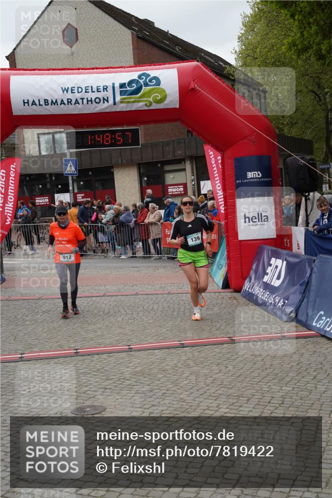 04.05.2025 - 8. Wedeler Halbmarathon Felixshl http://msf.ph/oto/7819422 04.05.2025 11:48:55 Ziel 139, 710, 912 meine-sportfotos.de
