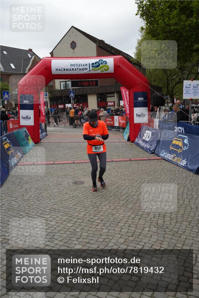 04.05.2025 - 8. Wedeler Halbmarathon Felixshl http://msf.ph/oto/7819432 04.05.2025 11:48:57 Ziel 139, 912 meine-sportfotos.de