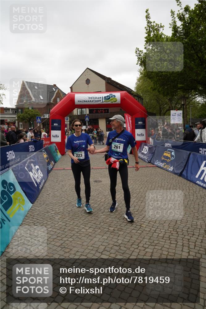 04.05.2025 - 8. Wedeler Halbmarathon Felixshl http://msf.ph/oto/7819459 04.05.2025 12:12:49 Ziel 223, 261 meine-sportfotos.de