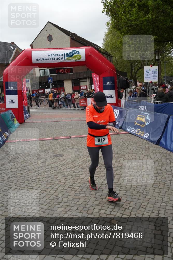 04.05.2025 - 8. Wedeler Halbmarathon Felixshl http://msf.ph/oto/7819466 04.05.2025 11:48:58 Ziel 139, 912 meine-sportfotos.de