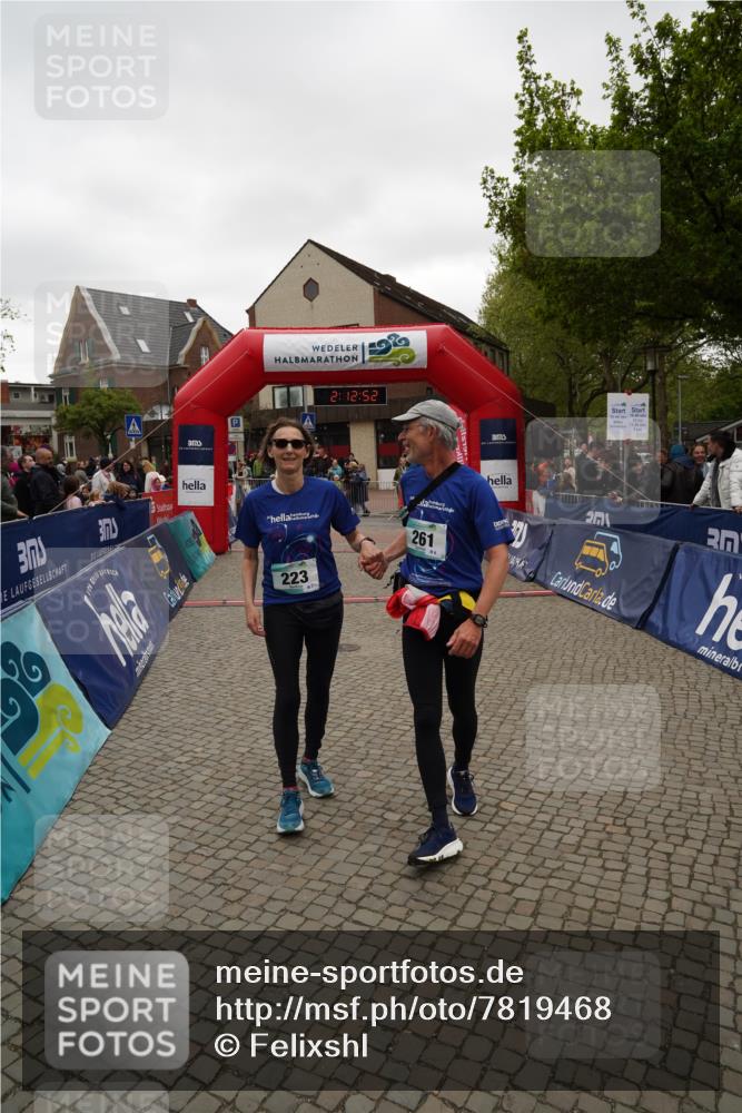 04.05.2025 - 8. Wedeler Halbmarathon Felixshl http://msf.ph/oto/7819468 04.05.2025 12:12:50 Ziel 223, 261 meine-sportfotos.de