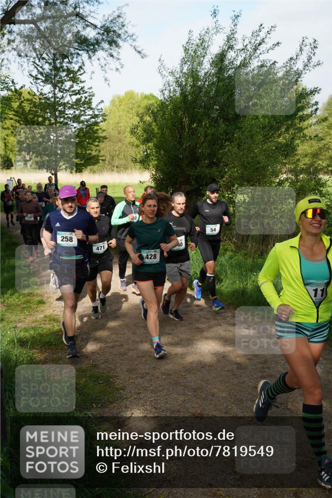 04.05.2025 - 8. Wedeler Halbmarathon Felixshl http://msf.ph/oto/7819549 04.05.2025 10:02:11 Laufen 120, 258, 471, 428, 40, 54, 11 meine-sportfotos.de