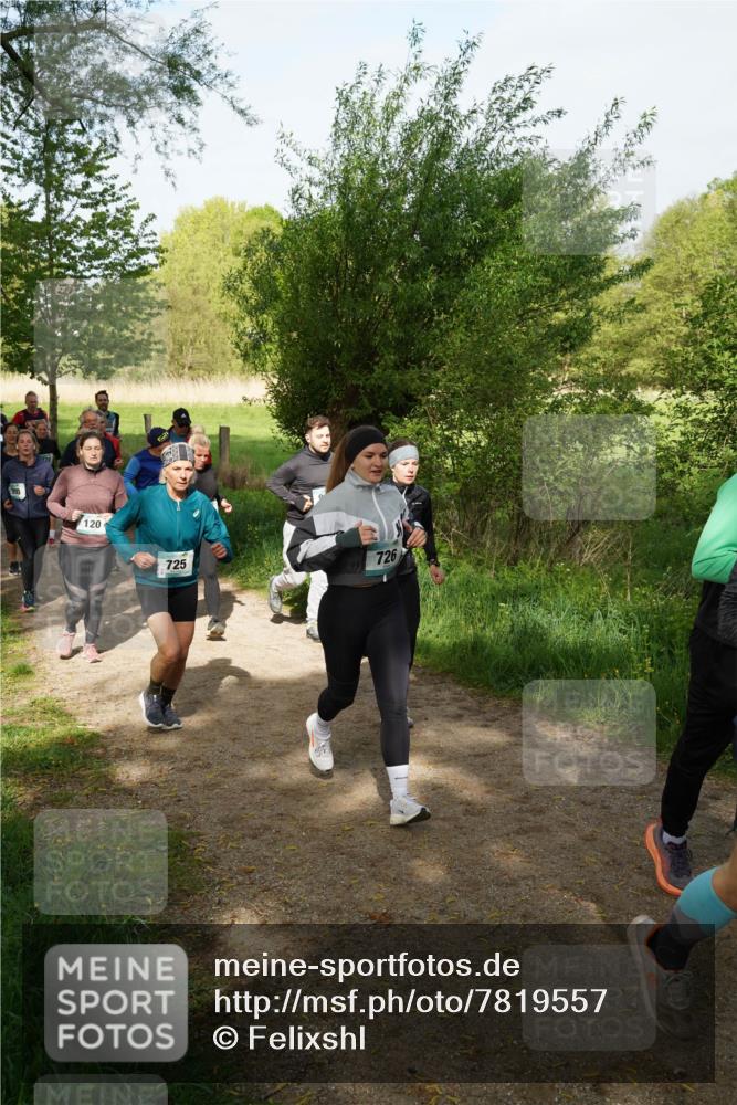 04.05.2025 - 8. Wedeler Halbmarathon Felixshl http://msf.ph/oto/7819557 04.05.2025 10:02:13 Laufen 200, 120, 725, 726 meine-sportfotos.de