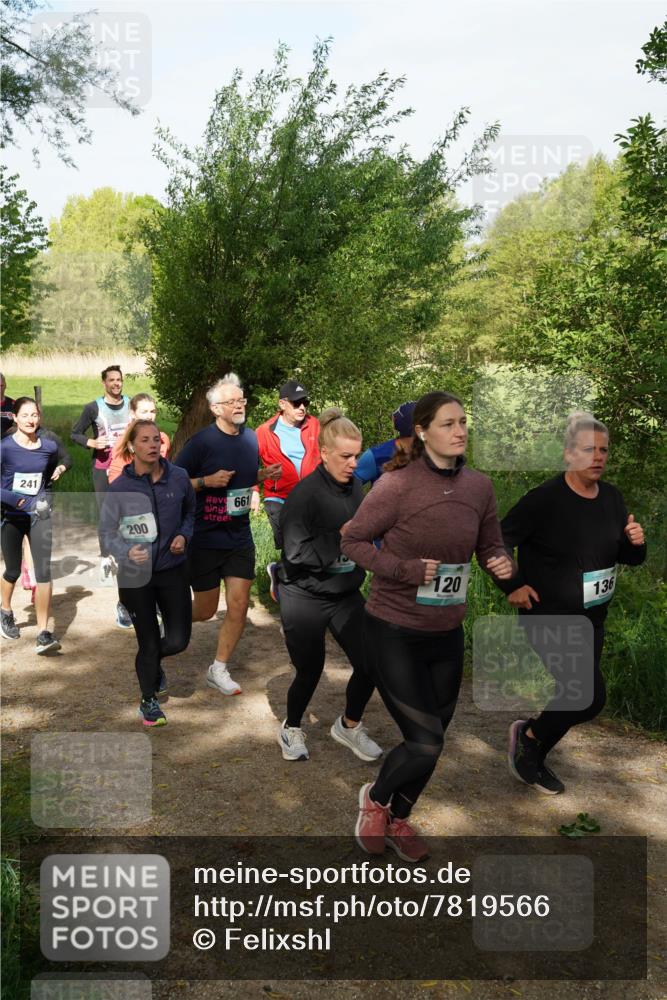 04.05.2025 - 8. Wedeler Halbmarathon Felixshl http://msf.ph/oto/7819566 04.05.2025 10:02:15 Laufen 241, 200, 661, 120, 136 meine-sportfotos.de