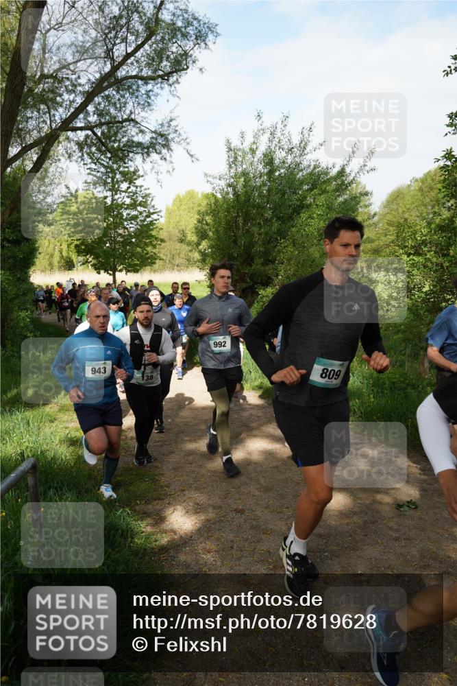 04.05.2025 - 8. Wedeler Halbmarathon Felixshl http://msf.ph/oto/7819628 04.05.2025 10:02:34 Laufen 943, 38, 992, 809 meine-sportfotos.de