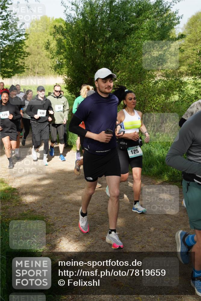 04.05.2025 - 8. Wedeler Halbmarathon Felixshl http://msf.ph/oto/7819659 04.05.2025 10:02:48 Laufen 129, 938, 97, 125 meine-sportfotos.de