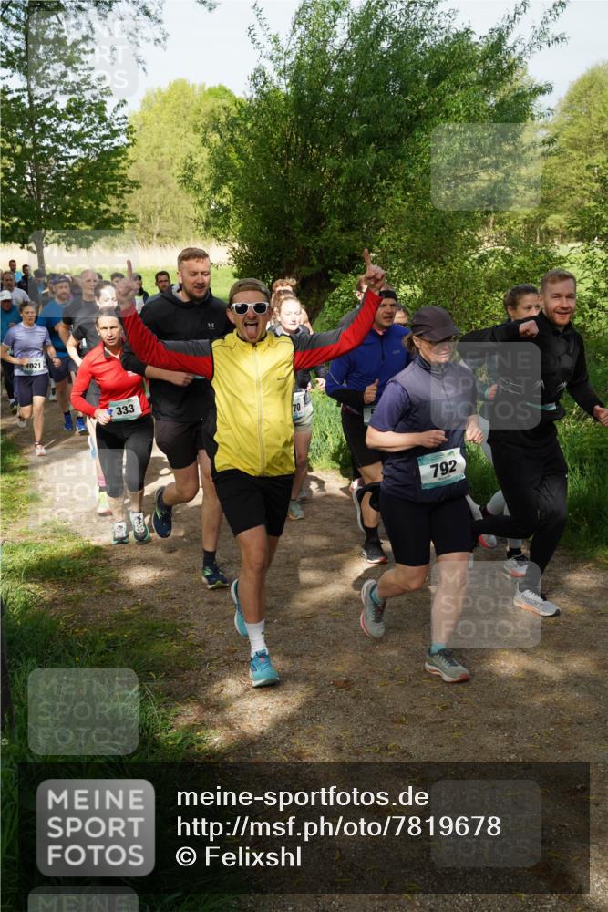 04.05.2025 - 8. Wedeler Halbmarathon Felixshl http://msf.ph/oto/7819678 04.05.2025 10:02:55 Laufen 1021, 333, 792 meine-sportfotos.de