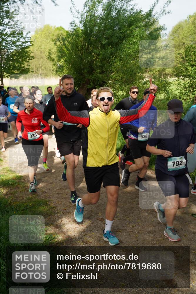 04.05.2025 - 8. Wedeler Halbmarathon Felixshl http://msf.ph/oto/7819680 04.05.2025 10:02:55 Laufen 021, 24, 333, 530, 792 meine-sportfotos.de