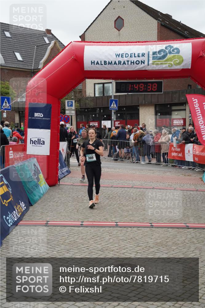 04.05.2025 - 8. Wedeler Halbmarathon Felixshl http://msf.ph/oto/7819715 04.05.2025 11:49:36 Ziel 66, 366, 738, 1032, 1054 meine-sportfotos.de