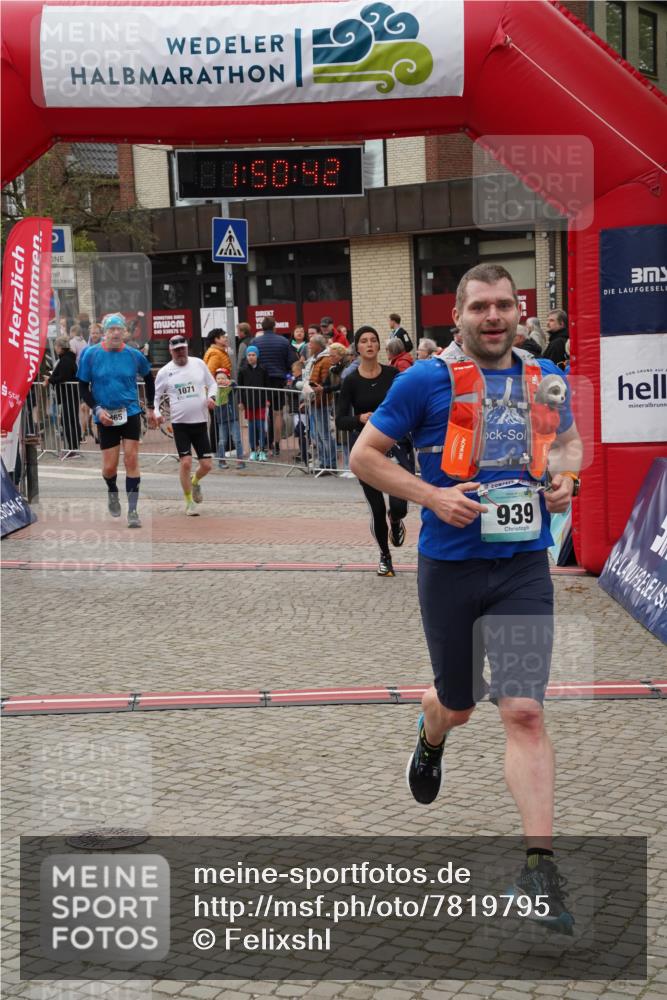 04.05.2025 - 8. Wedeler Halbmarathon Felixshl http://msf.ph/oto/7819795 04.05.2025 11:50:40 Ziel 468, 865, 939, 1071 meine-sportfotos.de