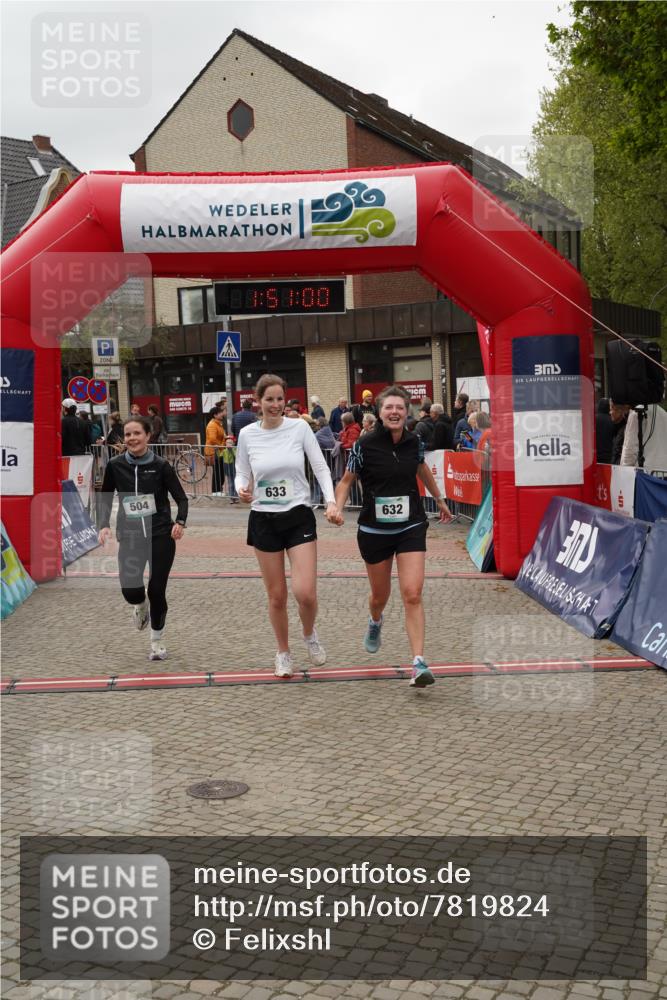 04.05.2025 - 8. Wedeler Halbmarathon Felixshl http://msf.ph/oto/7819824 04.05.2025 11:50:58 Ziel 504, 632, 633 meine-sportfotos.de