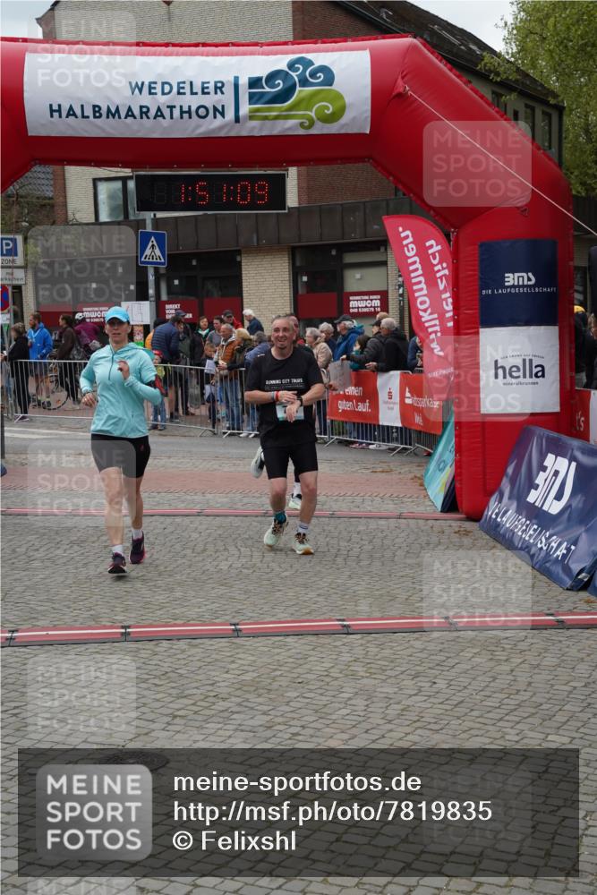 04.05.2025 - 8. Wedeler Halbmarathon Felixshl http://msf.ph/oto/7819835 04.05.2025 11:51:07 Ziel 400, 528, 731 meine-sportfotos.de