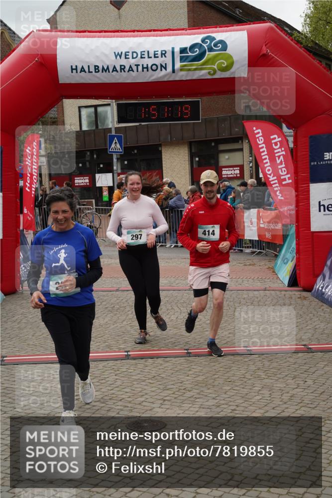 04.05.2025 - 8. Wedeler Halbmarathon Felixshl http://msf.ph/oto/7819855 04.05.2025 11:51:17 Ziel 295, 297, 414, 586 meine-sportfotos.de