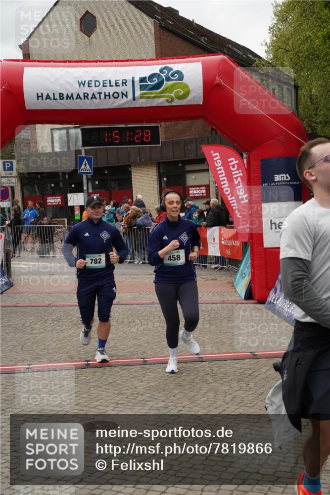 04.05.2025 - 8. Wedeler Halbmarathon Felixshl http://msf.ph/oto/7819866 04.05.2025 11:51:26 Ziel 458, 802 meine-sportfotos.de