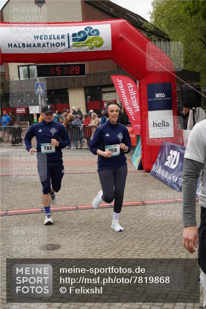 04.05.2025 - 8. Wedeler Halbmarathon Felixshl http://msf.ph/oto/7819868 04.05.2025 11:51:26 Ziel 458, 802 meine-sportfotos.de