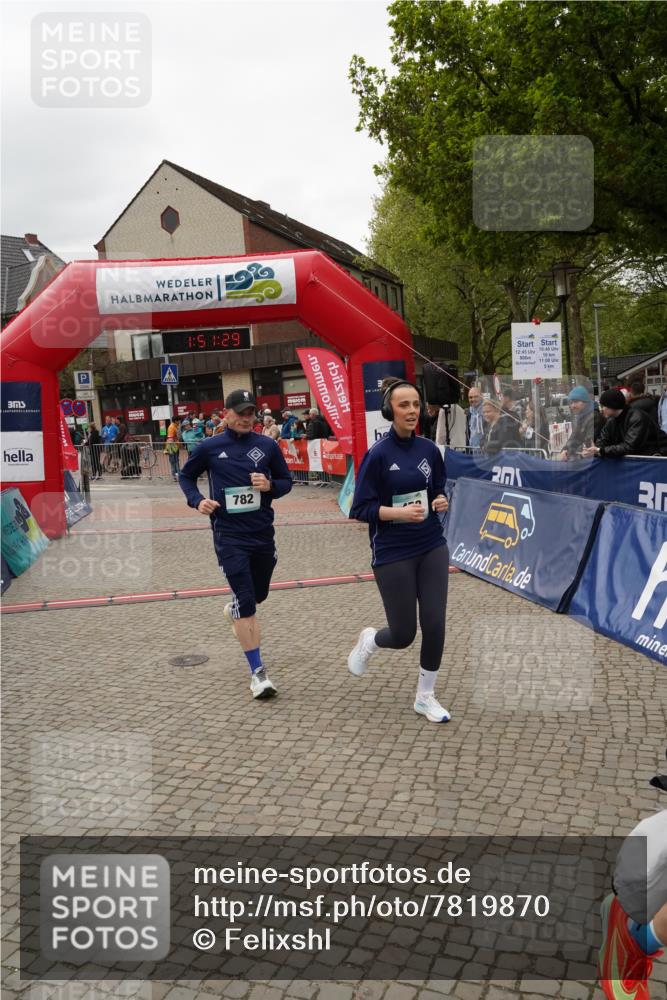 04.05.2025 - 8. Wedeler Halbmarathon Felixshl http://msf.ph/oto/7819870 04.05.2025 11:51:27 Ziel 458, 802 meine-sportfotos.de