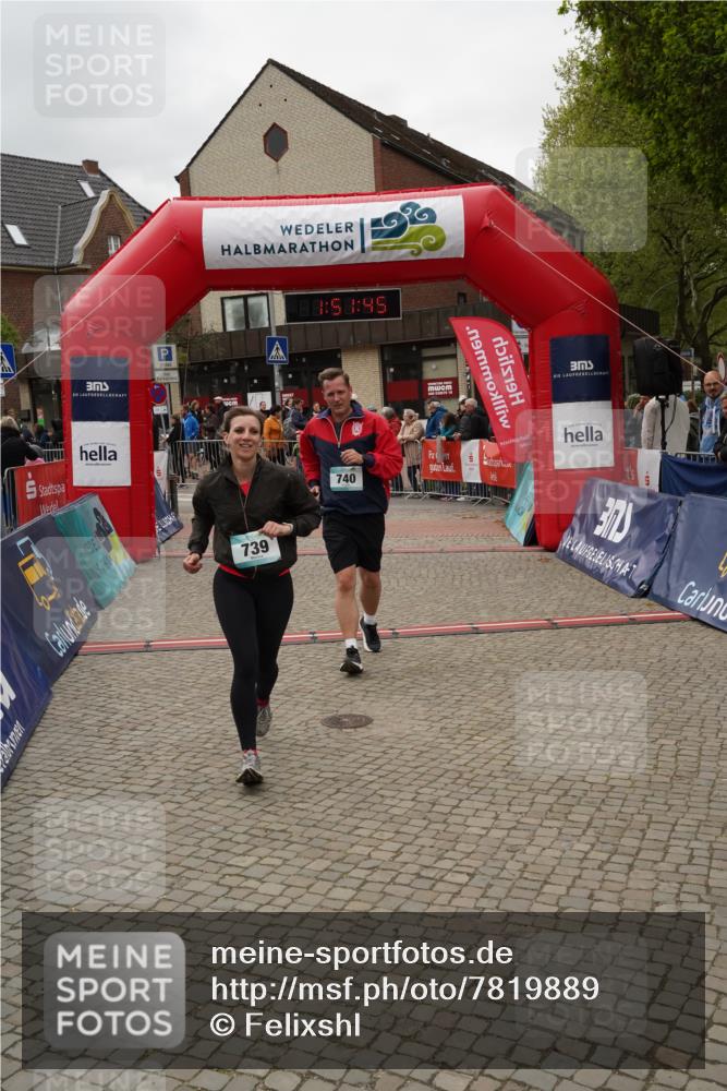 04.05.2025 - 8. Wedeler Halbmarathon Felixshl http://msf.ph/oto/7819889 04.05.2025 11:51:43 Ziel 64, 739, 740 meine-sportfotos.de