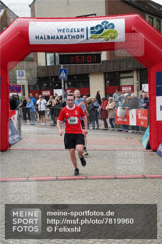 04.05.2025 - 8. Wedeler Halbmarathon Felixshl http://msf.ph/oto/7819960 04.05.2025 11:52:59 Ziel 233, 256 meine-sportfotos.de