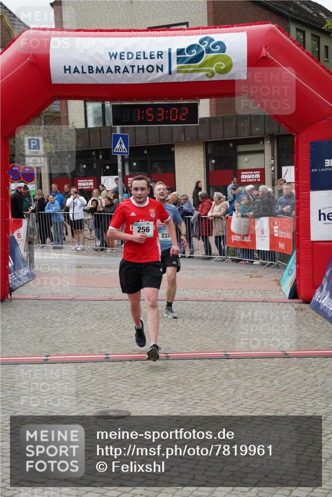 04.05.2025 - 8. Wedeler Halbmarathon Felixshl http://msf.ph/oto/7819961 04.05.2025 11:53:00 Ziel 233, 256 meine-sportfotos.de