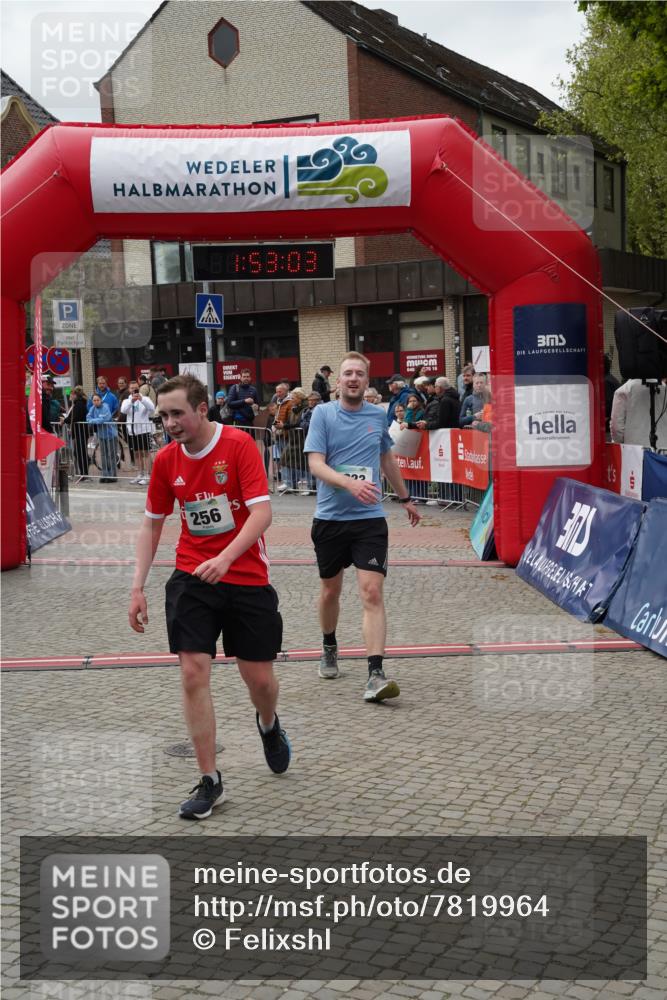 04.05.2025 - 8. Wedeler Halbmarathon Felixshl http://msf.ph/oto/7819964 04.05.2025 11:53:01 Ziel 233, 256 meine-sportfotos.de