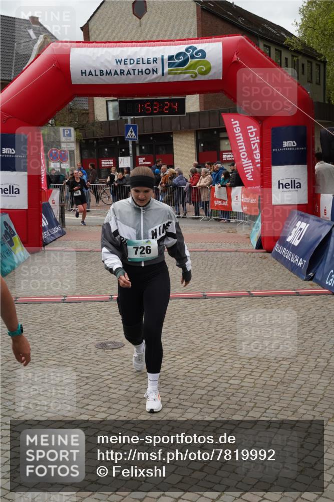 04.05.2025 - 8. Wedeler Halbmarathon Felixshl http://msf.ph/oto/7819992 04.05.2025 11:53:22 Ziel 398, 726 meine-sportfotos.de