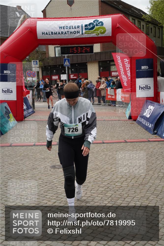 04.05.2025 - 8. Wedeler Halbmarathon Felixshl http://msf.ph/oto/7819995 04.05.2025 11:53:22 Ziel 398, 726 meine-sportfotos.de
