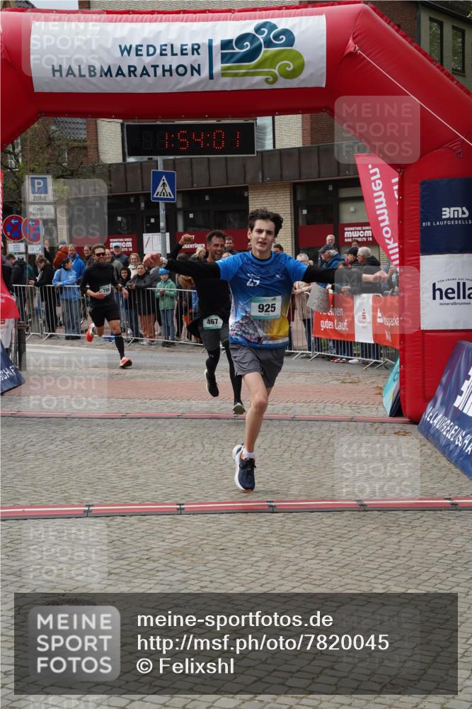 04.05.2025 - 8. Wedeler Halbmarathon Felixshl http://msf.ph/oto/7820045 04.05.2025 11:53:59 Ziel 222, 467, 786, 925 meine-sportfotos.de