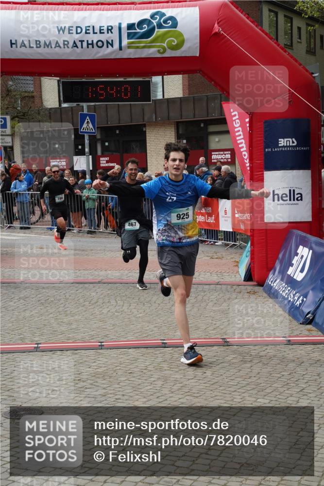04.05.2025 - 8. Wedeler Halbmarathon Felixshl http://msf.ph/oto/7820046 04.05.2025 11:53:59 Ziel 222, 467, 786, 925 meine-sportfotos.de