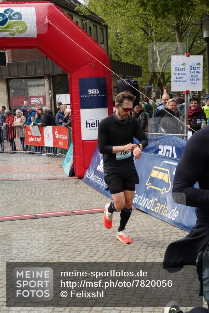 04.05.2025 - 8. Wedeler Halbmarathon Felixshl http://msf.ph/oto/7820056 04.05.2025 11:54:02 Ziel 467, 786, 925 meine-sportfotos.de