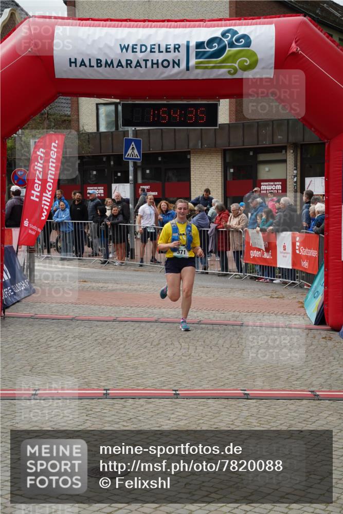 04.05.2025 - 8. Wedeler Halbmarathon Felixshl http://msf.ph/oto/7820088 04.05.2025 11:54:33 Ziel 317, 371 meine-sportfotos.de