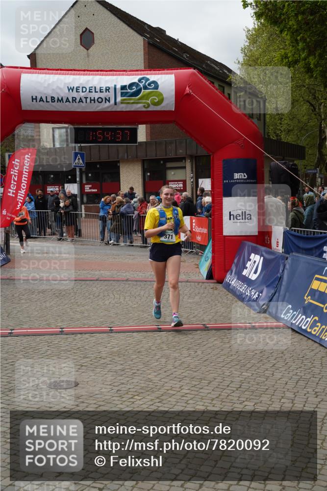 04.05.2025 - 8. Wedeler Halbmarathon Felixshl http://msf.ph/oto/7820092 04.05.2025 11:54:35 Ziel 371, 559 meine-sportfotos.de