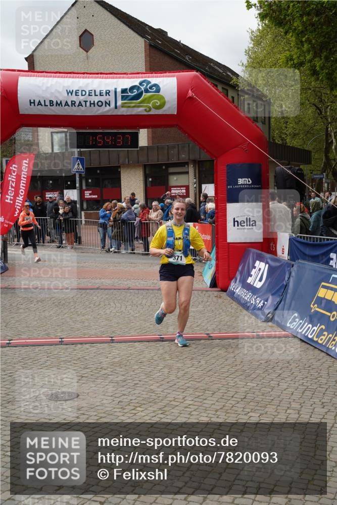 04.05.2025 - 8. Wedeler Halbmarathon Felixshl http://msf.ph/oto/7820093 04.05.2025 11:54:35 Ziel 371, 559 meine-sportfotos.de