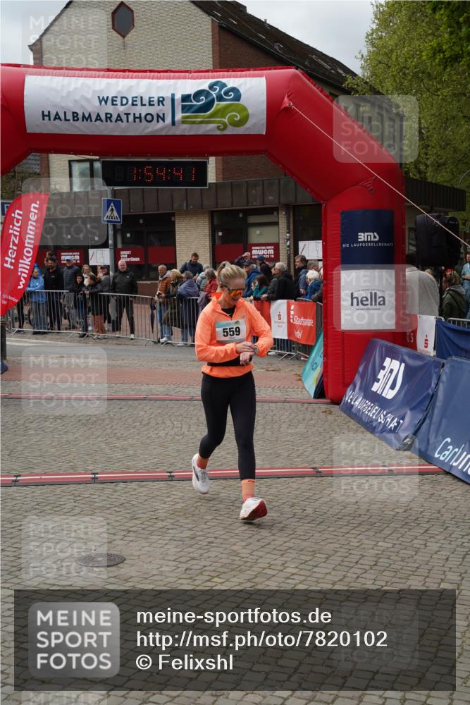 04.05.2025 - 8. Wedeler Halbmarathon Felixshl http://msf.ph/oto/7820102 04.05.2025 11:54:39 Ziel 371, 559 meine-sportfotos.de