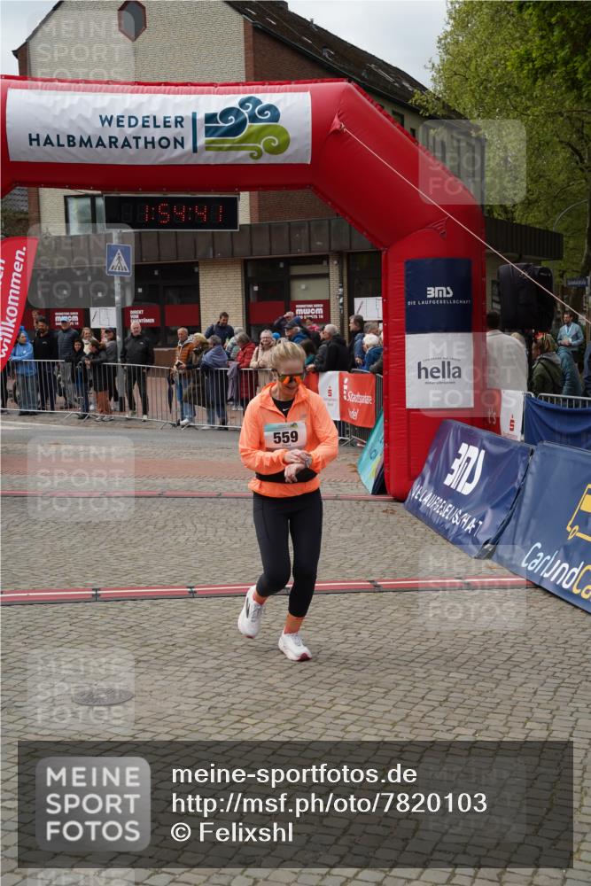 04.05.2025 - 8. Wedeler Halbmarathon Felixshl http://msf.ph/oto/7820103 04.05.2025 11:54:39 Ziel 371, 559 meine-sportfotos.de