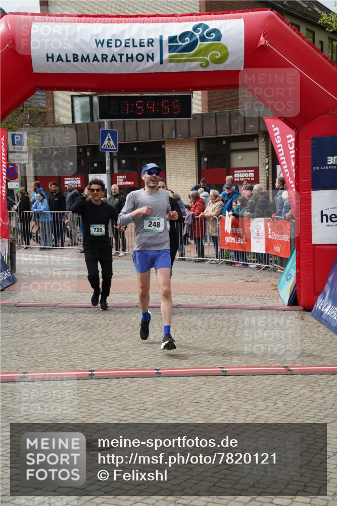 04.05.2025 - 8. Wedeler Halbmarathon Felixshl http://msf.ph/oto/7820121 04.05.2025 11:54:53 Ziel 248, 719, 720 meine-sportfotos.de