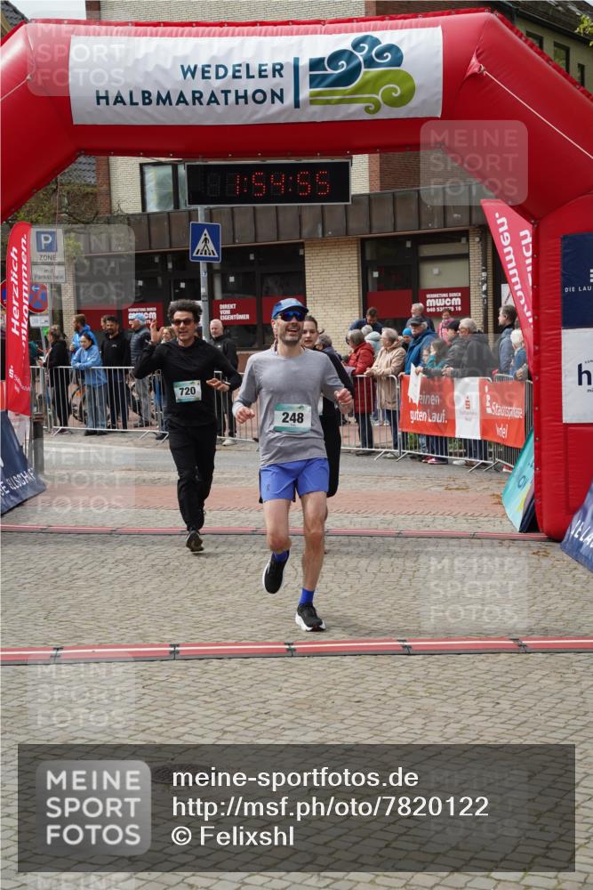 04.05.2025 - 8. Wedeler Halbmarathon Felixshl http://msf.ph/oto/7820122 04.05.2025 11:54:53 Ziel 248, 719, 720 meine-sportfotos.de